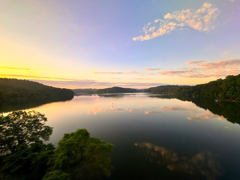 Photo: Lake Hartwell reservoir in Georgia and South Carolina includes parts of the Savannah, Tugaloo, and Seneca rivers. Credit: Harrison Keely; Wikimedia Commons.