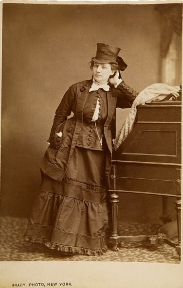 Photo: cabinet card photograph of Victoria C. Woodhull by Mathew Brady, c. 1866-73. Credit: Harvard Art Museum/Fogg Museum, Historical Photographs and Special Visual Collections Department, Fine Arts Library; Wikimedia Commons.