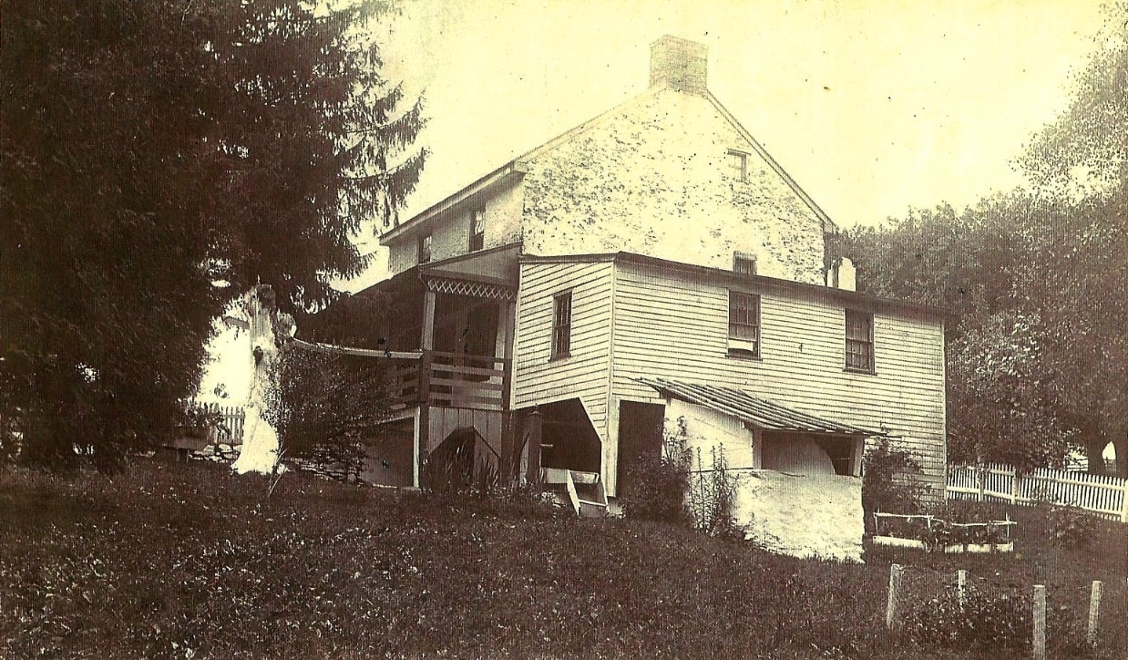 Photo: the Rakestraw home, Lancaster County, Pennsylvania, taken in 1898. Credit: Lancaster Historical Collections.