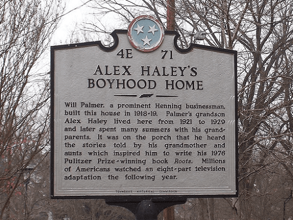 Photo: Alex Haley boyhood home historical marker in Henning, Tennessee. Credit: DoxTxob; Wikimedia Commons.