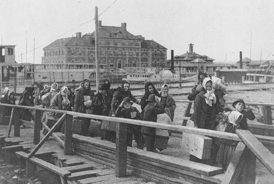 Photo: immigrants arriving at Ellis Island, 1902