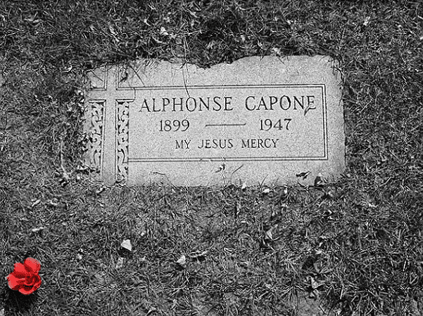 Photo: Al Capone's grave, Mount Carmel Cemetery, Hillside, Illinois. Credit: JOE M500; Wikimedia Commons.