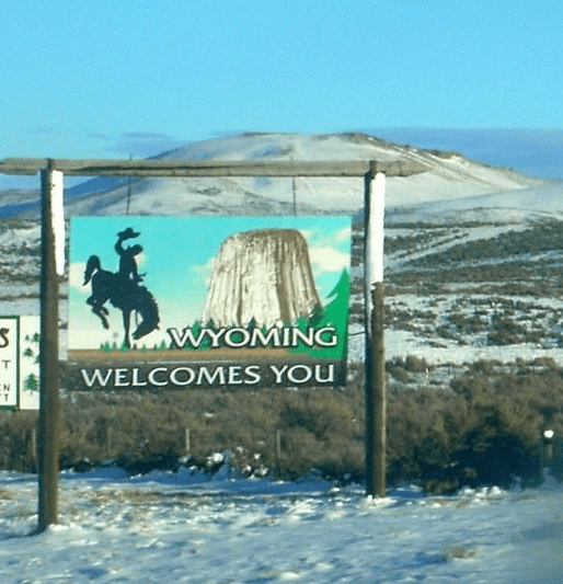 Photo: Wyoming state welcome sign, along Interstate 80, entering from Utah