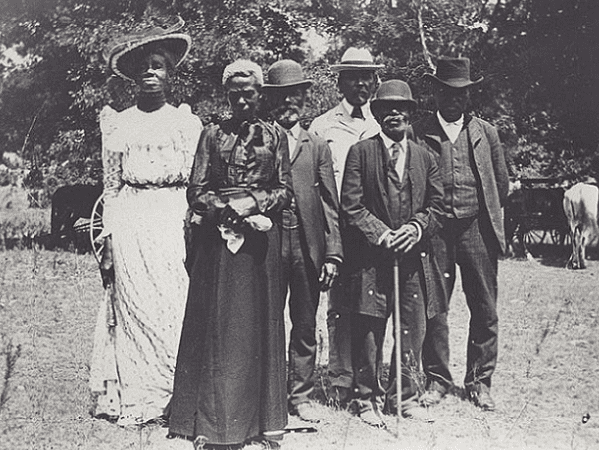 Photo: Juneteenth Emancipation Day Celebration, 19 June 1900, Texas. Credit: Mrs. Charles Stephenson (Grace Murray); Austin History Center; Wikimedia Commons.