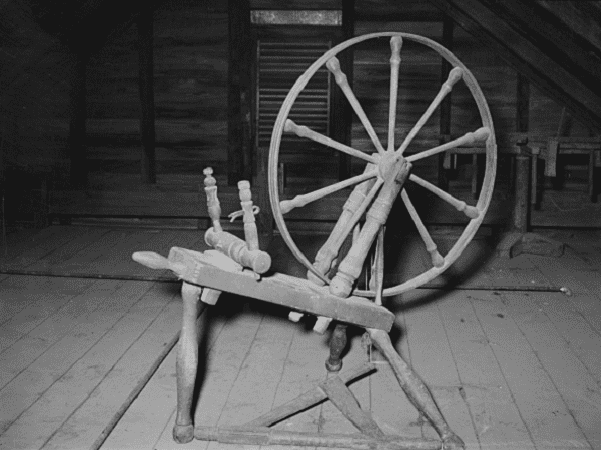Photo: spinning wheel. Credit: Russell Lee; Library of Congress, Prints and Photographs Division.
