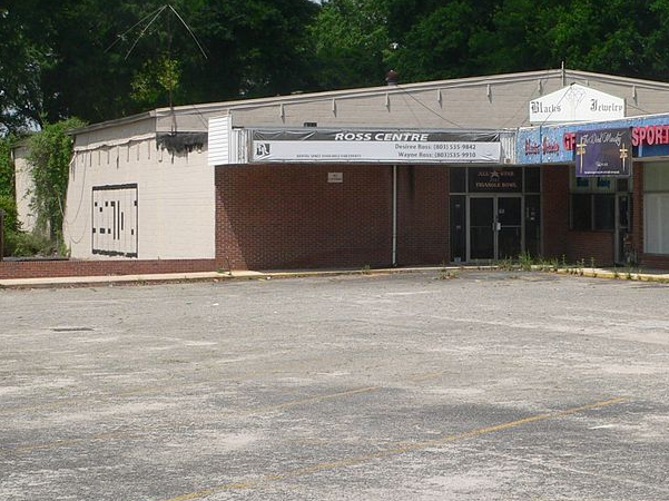 Photo: All-Star Triangle Bowling Alley (now closed; formerly called All-Star Bowling Lanes) in Orangeburg, South Carolina. Credit: Ammodramus; Wikimedia Commons.