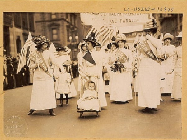 Photo: suffragist parade in New York city, May 1912. Credit: Library of Congress, Prints and Photographs Division.