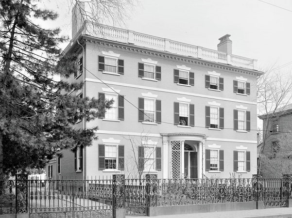 Photo: Gardner-Pingree House, 128 Essex Street, Salem, Massachusetts. Image from the Frank Cousins Collection, Phillips Library, Peabody Essex Museum, Salem, Massachusetts. Courtesy of Digital Commonwealth.