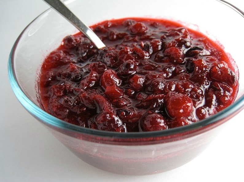 Photo: cranberry sauce. Credit: Veganbaking.net; Wikimedia Commons.