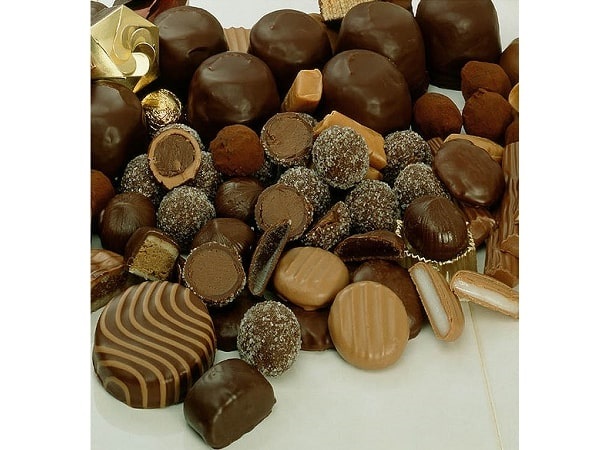 Photo: chocolate with various fillings. Credit: Fotoarchiv Höpfner; Wikimedia Commons.