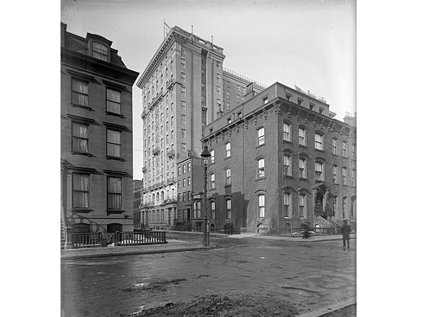 Photo: Martha Washington Hotel on 23 February 1903, shortly after construction was completed. Credit: Robert L. Bracklow; Wikimedia Commons.
