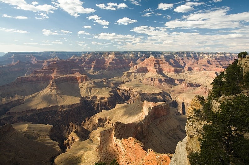 Photo: the Grand Canyon, Arizona. Credit: Luca Galuzzi - www.galuzzi.it; Wikimedia Commons.