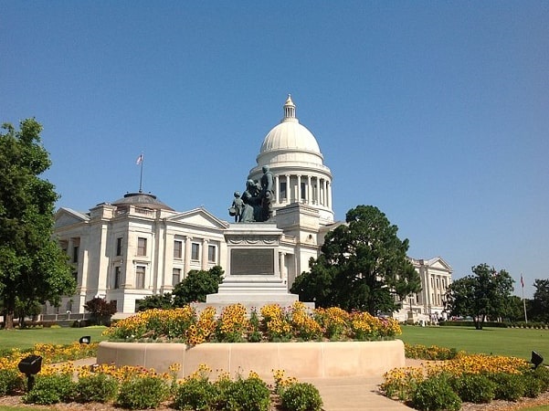 Photo: Arkansas State Capitol with the Confederate Women of Arkansas Monument in the foreground, Little Rock, Arkansas. Credit: Eukesh; Wikimedia Commons.