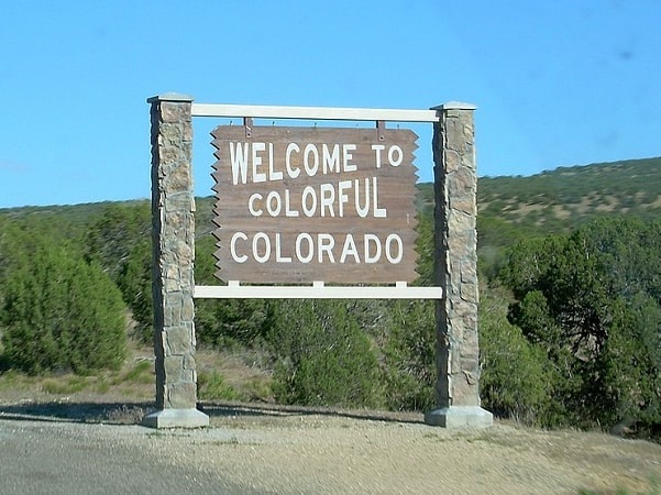 Photo: Colorado state welcome sign, along Interstate 70, entering from Utah. Credit: ErgoSum88; Wikimedia Commons.