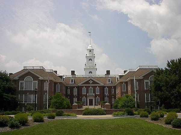 Photo: Delaware State Capitol, Dover, Delaware. Credit: Joshua Daniel Franklin; Wikimedia Commons.