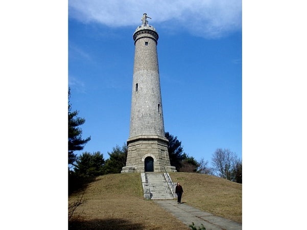 Photo: Myles Standish Monument, Duxbury, Massachusetts. Credit: Pete Forsyth; Wikimedia Commons.