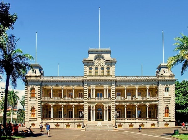 Photo: the Iolani Palace in Honolulu, which was the residence of the Hawaiian monarch and the capitol of the Republic of Hawaii. Credit: Arjunkrsen; Wikimedia Commons.