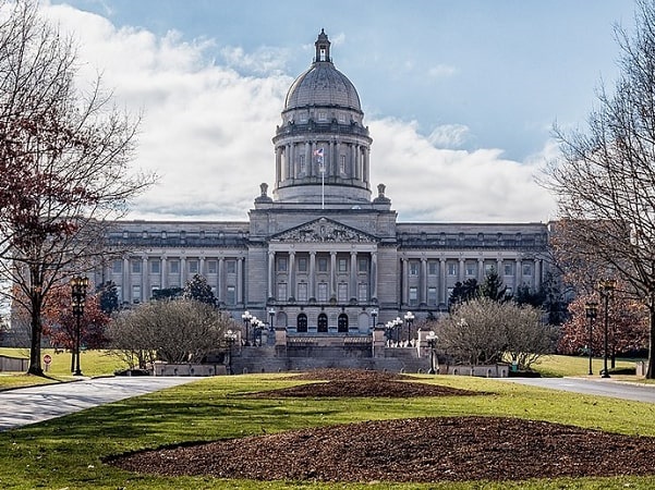 Photo: the Kentucky State Capitol building in Frankfort, Kentucky. Credit: Mobilus In Mobili; Wikimedia Commons.