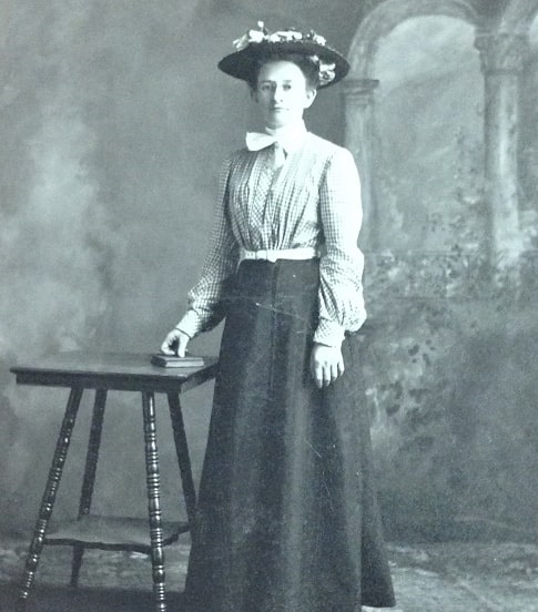 Photo: May Hazel Cushman (1873–1949), sister of Franklin R. Cushman. Artistic Photo Co., 447 Westminster St., Providence, Rhode Island. Donor: Mrs. Charles D. Curtis. Courtesy of the University of Rhode Island.