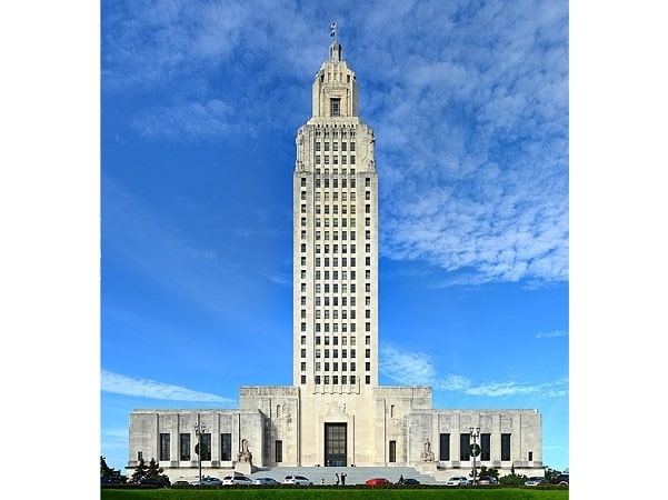 Photo: Louisiana State Capitol in Baton Rouge, Louisiana, the tallest state capitol building in the United States. Credit: Chrismiceli; Wikimedia Commons.