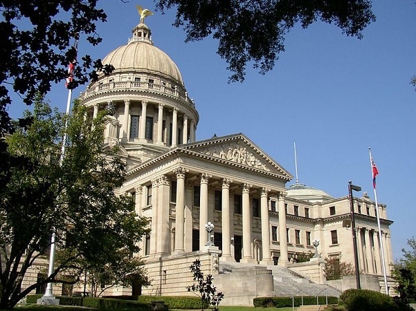 Photo: Mississippi State Capitol, Jackson, Mississippi. Credit: Chuck Kelly; Wikimedia Commons.
