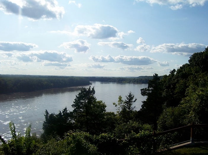 Photo: Missouri River near Rocheport, Missouri. Credit: aimee castenell; Wikimedia Commons.