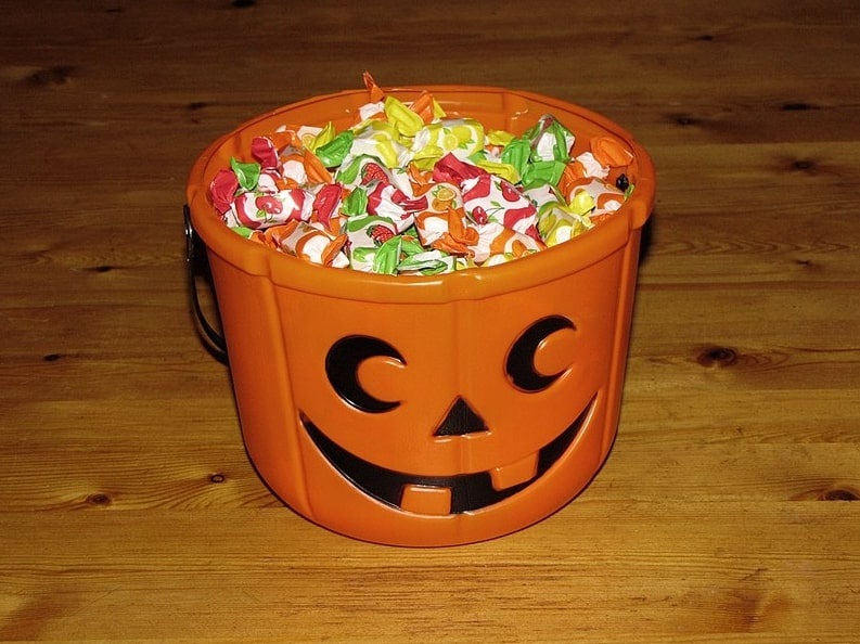 Photo: Halloween candy bucket filled with candy. Credit: Petey21; Wikimedia Commons.