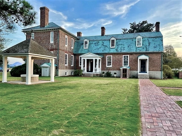 Photo: Chelsea Plantation, built in 1709 by Augustine Moore in King William County, Virginia, near present day West Point. Courtesy of Christie Miller, Co-owner of Historic Chelsea. See https://www.visitwestpointkingwilliam.com/post/feature-historic-chelsea