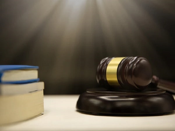 Photo: judge's gavel and books
