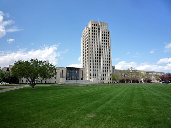 Photo: North Dakota State Capitol, Bismarck, North Dakota, featuring an Art Deco tower. Credit: Bobak Ha'Eri; Wikimedia Commons.