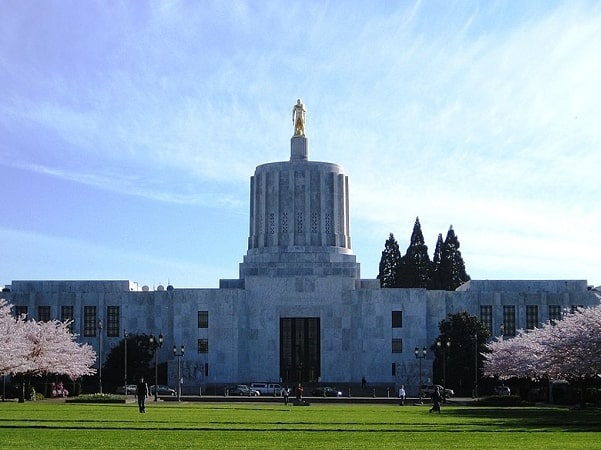 Photo: Oregon State Capitol building in Salem, Oregon. Credit: M.O. Stevens; Wikimedia Commons.