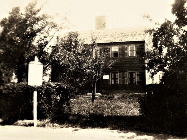 Photo: home of the Rev. John Wise, Essex, Massachusetts, erected in 1701. Courtesy of Digital Commonwealth: https://www.digitalcommonwealth.org/search/commonwealth:8s45qt44m