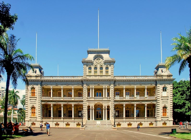 Photo: the ʻIolani Palace in Honolulu, formerly the residence of the Hawaiian monarch, was the capitol of the Republic of Hawaii. Credit: Arjunkrsen; Wikimedia Commons.