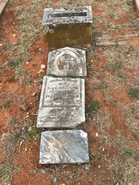 Photo: broken gravestone, Der Stadt Friedhof Cemetery, Fredericksburg, Texas. Credit: Gena Philibert-Ortega.