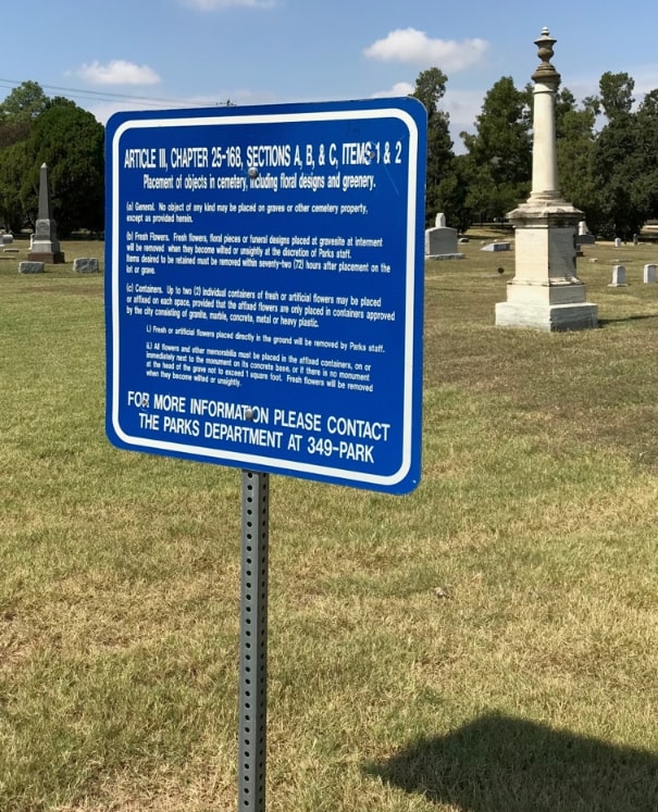 Photo: rules at a cemetery in Denton, Texas. Credit: Gena Philibert-Ortega.