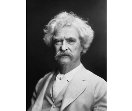 Photo: a portrait of the American writer Mark Twain taken by A. F. Bradley in New York, 1907. Credit: Wikimedia Commons.