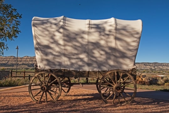 covered wagon. Photo credit: https://depositphotos.com/home.html