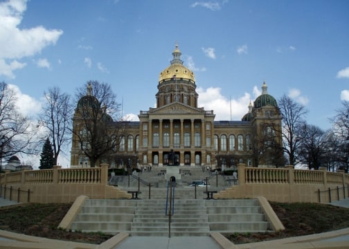 Photo: the Iowa State Capitol, Des Moines, Iowa. Credit: Iqkotze; Wikimedia Commons.