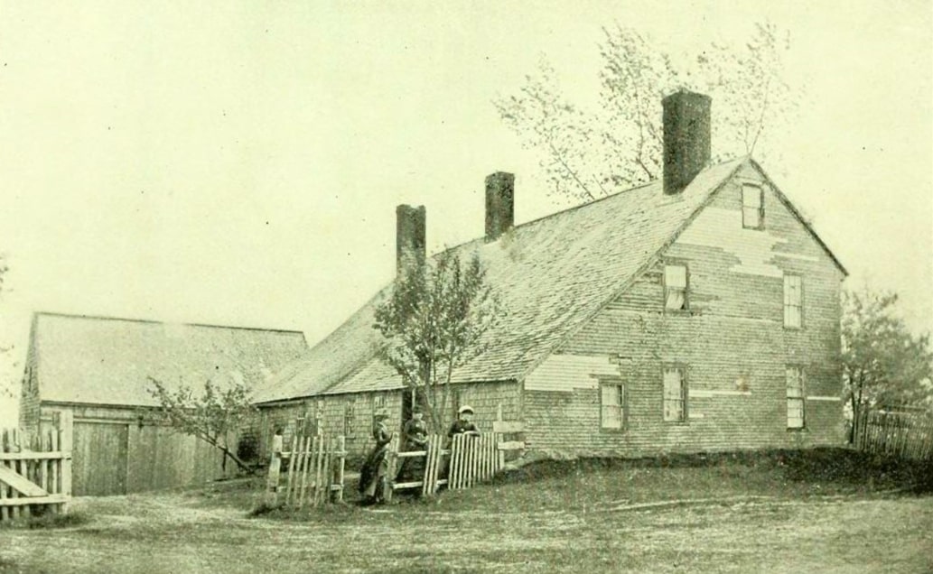 Photo: Hale House, Newbury, Massachusetts, conveyed by Stephen Kent to Thomas Hale. It succumbed to fire in 1923. Credit: “Ould Newbury: Historical and Biographical Sketches,” John J. Currier, 1896.