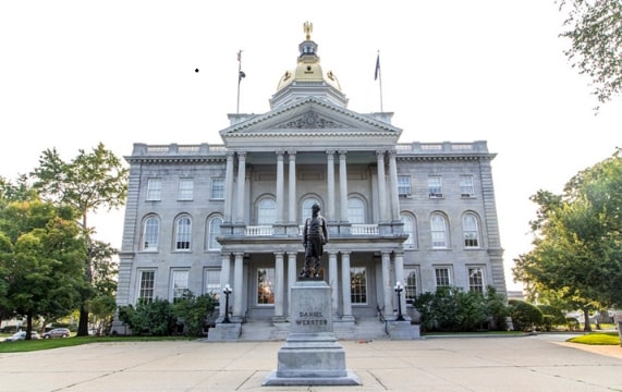 the New Hampshire State House, Concord, New Hampshire. Credit: John Martinez Pavliga; Wikimedia Commons.