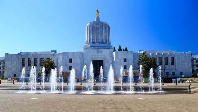 Photo: the Oregon State Capitol in Salem, Oregon. Credit: Chalyptratus08; Wikimedia Commons.