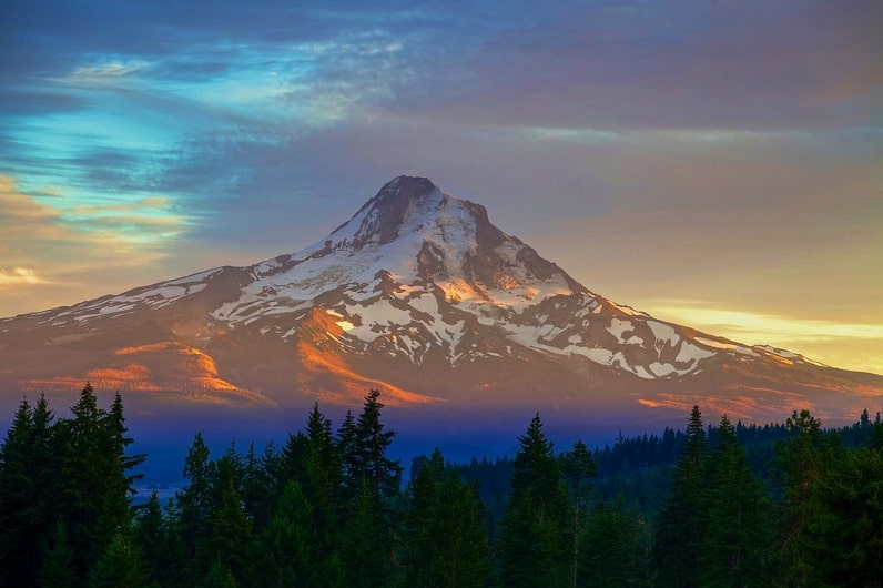 Photo: Mount Hood, the highest peak in Oregon. Credit: Zach Dischner; Wikimedia Commons.