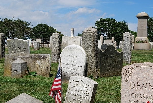 Photo: Common Burying Ground and Island Cemetery in Newport, Rhode Island. Credit: Matt H. Wade; Wikimedia Commons.