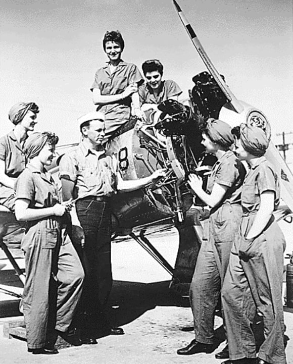 Photo: a group of women prepare to take over maintenance responsibilities for aircraft. Credit: National Archives 522886 Local Identifier 86-WWT-60-7.