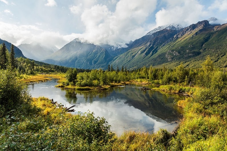 Photo: a lake in the Eagle River Valley, Municipality of Anchorage, Alaska. Credit: Diego Delso, delso.photo, License CC BY-SA; Wikimedia Commons.