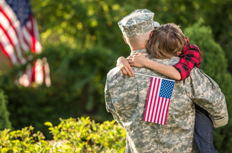 Photo: veteran hugging his child.