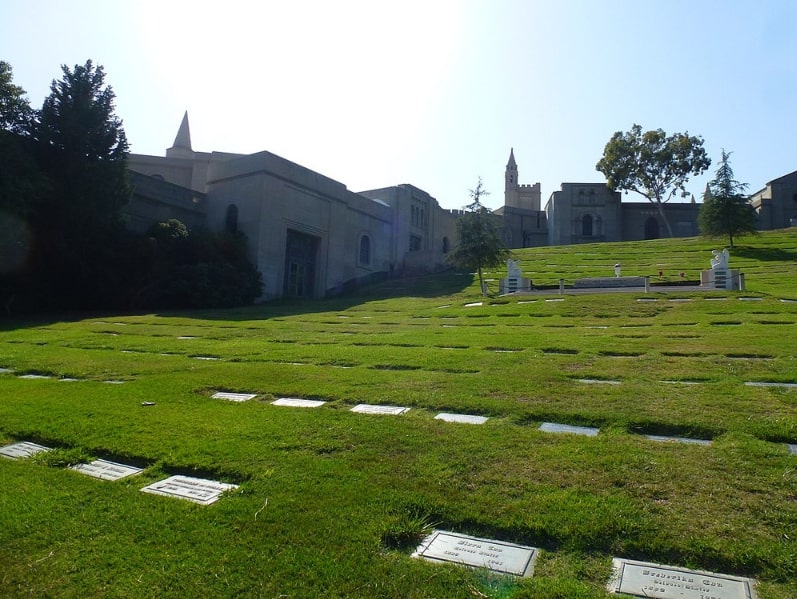 Photo: view to the north and east walls of the Great Mausoleum, Forest Lawn Memorial Park, Glendale, California. Credit: Chris English; Wikimedia Commons.