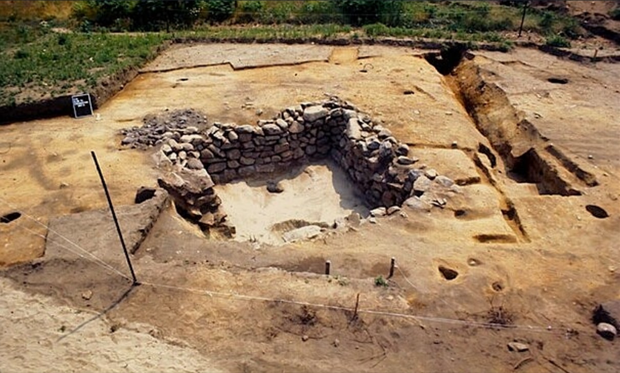 Photo: aerial view of the archeological dig at the Allerton house site, Kingston, Massachusetts. Credit: Plimoth Patuxet Museum.