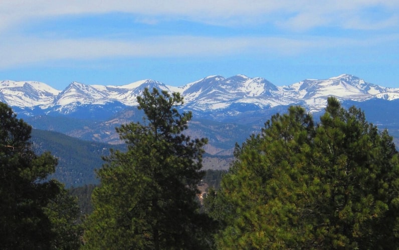 Photo: Front Range of the Rocky Mountains, Colorado. Credit: Hogs555; Wikimedia Commons.