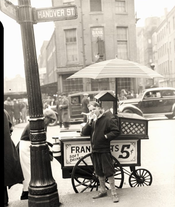 Photo: hot dog cart at the corner of Hanover and Blackston streets, Boston, Massachusetts. Credit: Boston Public Library Archives.